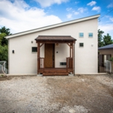 沼津市松沢町|高台にあるオークフロアと漆喰の家。施工例01