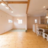 神奈川県中郡｜塗り壁に木の温もりあふれる家。施工例03